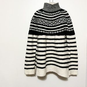 Romeo & Juliet Couture Striped Oversized Turtleneck Sweater M